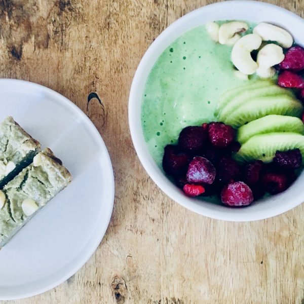 Green smoothie bowl and banana bread